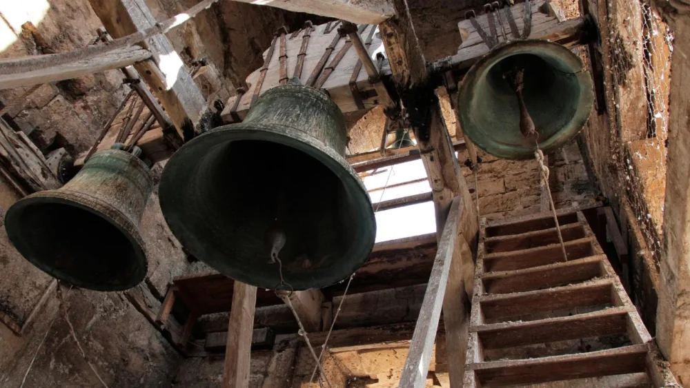 Repique de campanas: su significado y tradición en la cultura popular