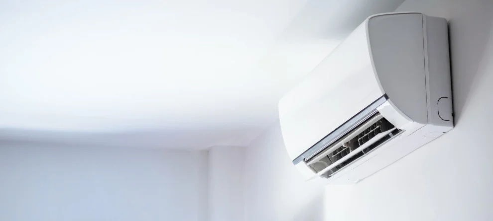 Los efectos de tener el aire acondicionado cerca del techo