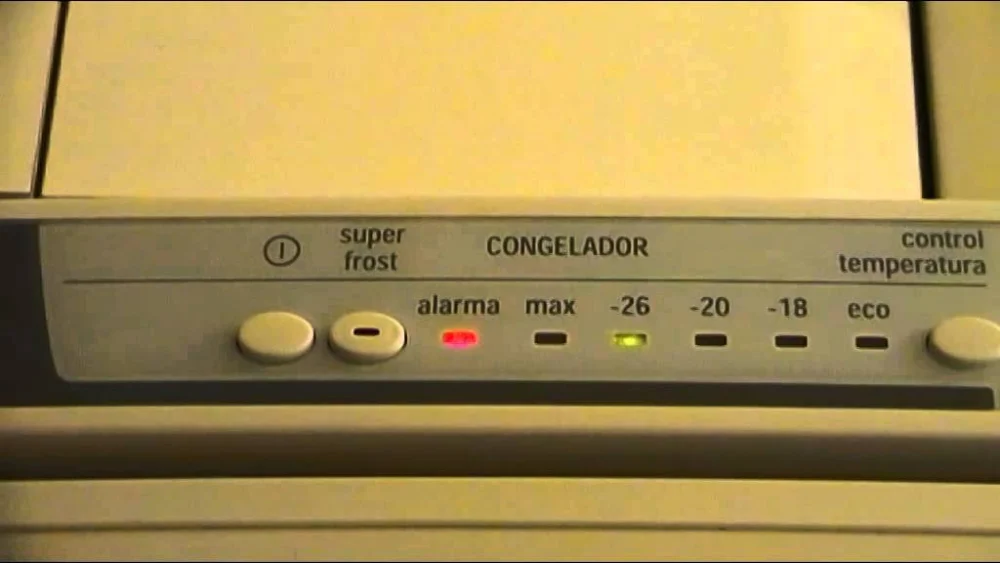 Cómo saber cuándo la temperatura del congelador parpadea