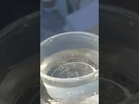 Cuánto tiempo tarda en congelarse un líquido en el congelador