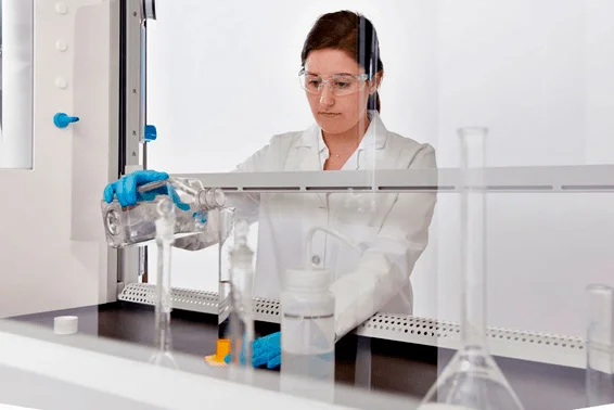 Recomendaciones para el uso adecuado de campanas extractoras de laboratorio químico