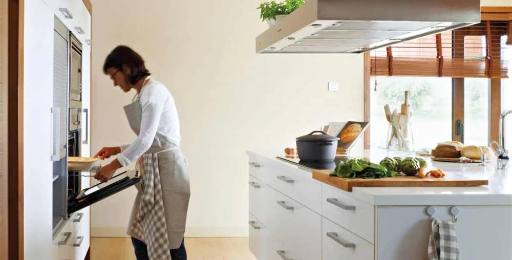 Cocina simultáneamente al usar el horno: qué debes saber