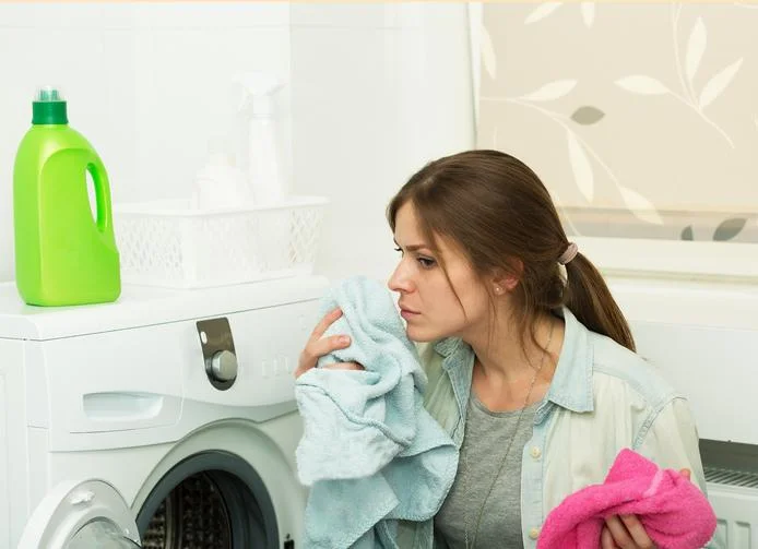Trucos efectivos para eliminar malos olores en la ropa después de lavarla