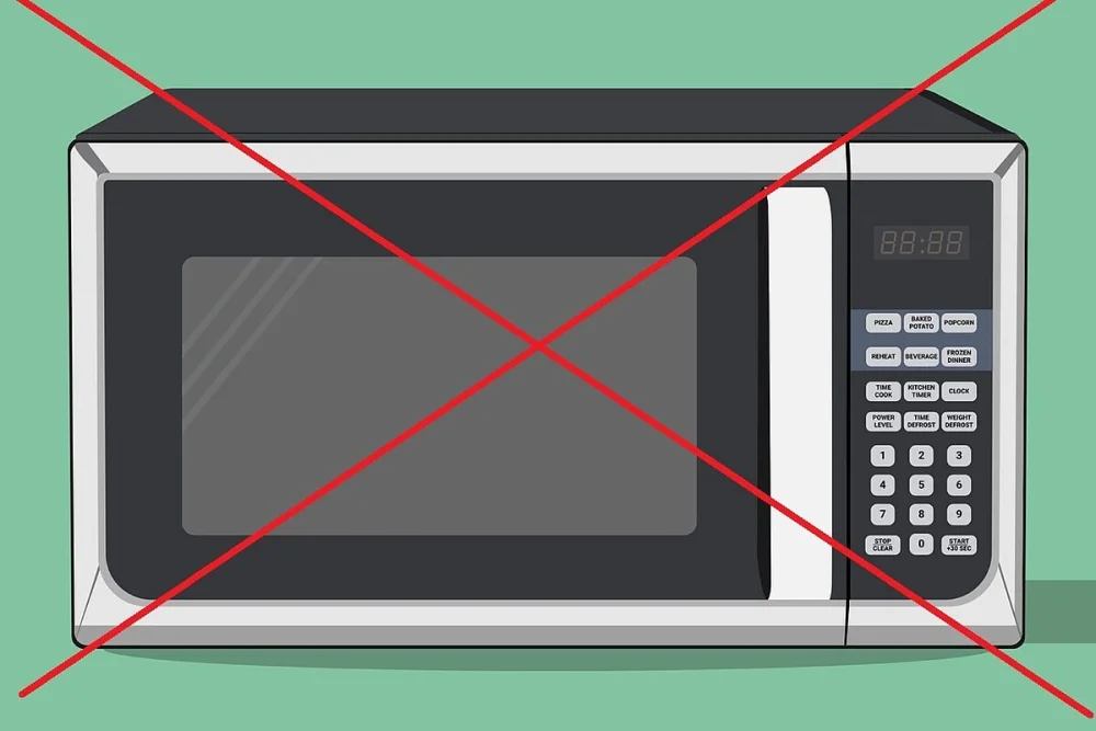 Materiales prohibidos en un horno de microondas