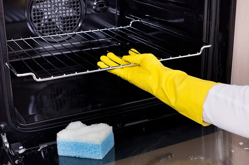 Consejos para limpiar las rejillas muy sucias del horno