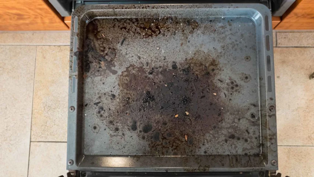 Formas efectivas de eliminar la grasa quemada del horno