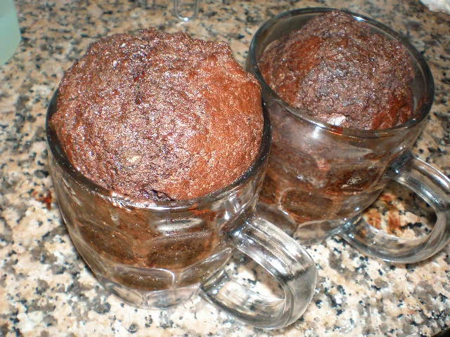Qué sucede al colocar una taza en el horno