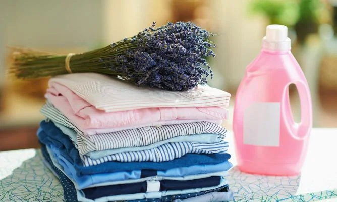 Alternativas naturales para suavizar la ropa en la lavadora