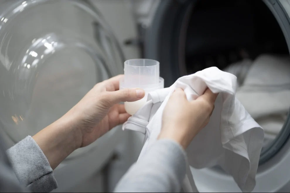 Consejos para añadir suavizante en la lavadora y obtener la ropa más suave