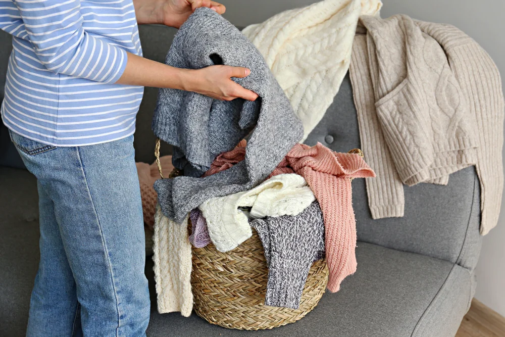 Consejos esenciales para preparar la ropa antes de lavarla