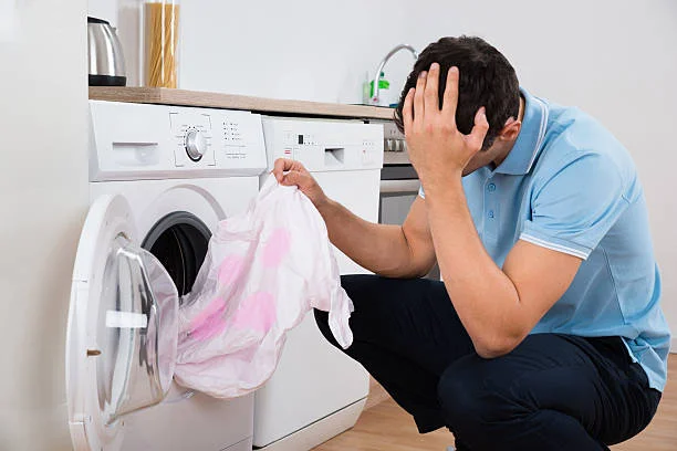 Consecuencias de dejar la ropa en remojo en la lavadora