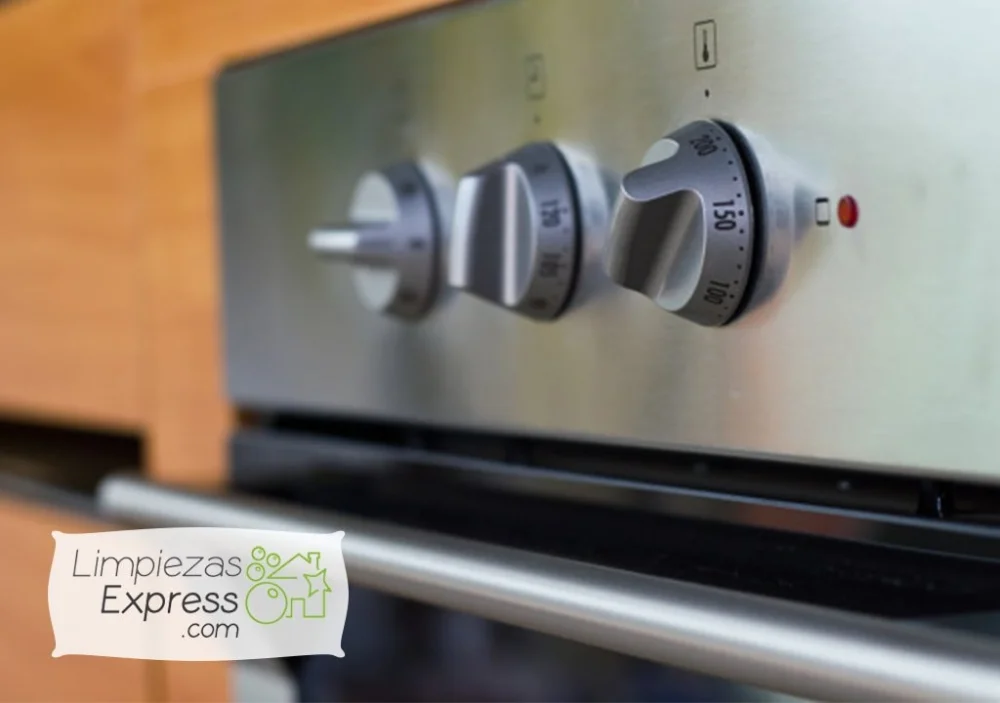 Beneficios de limpiar regularmente tu horno