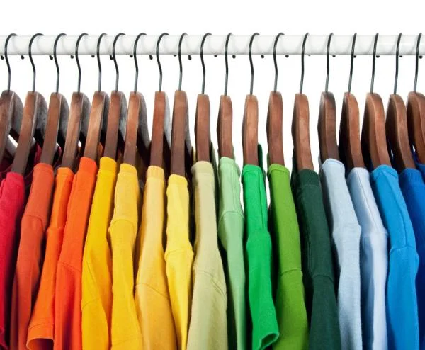 Secreto para mantener los colores de tu ropa: ¿blanca o negra primero?