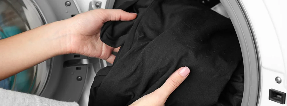 ¿Cuál es el orden adecuado para lavar la ropa de color y la negra?