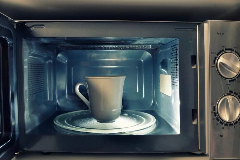 Razones para no calentar la bolsita de té en el microondas