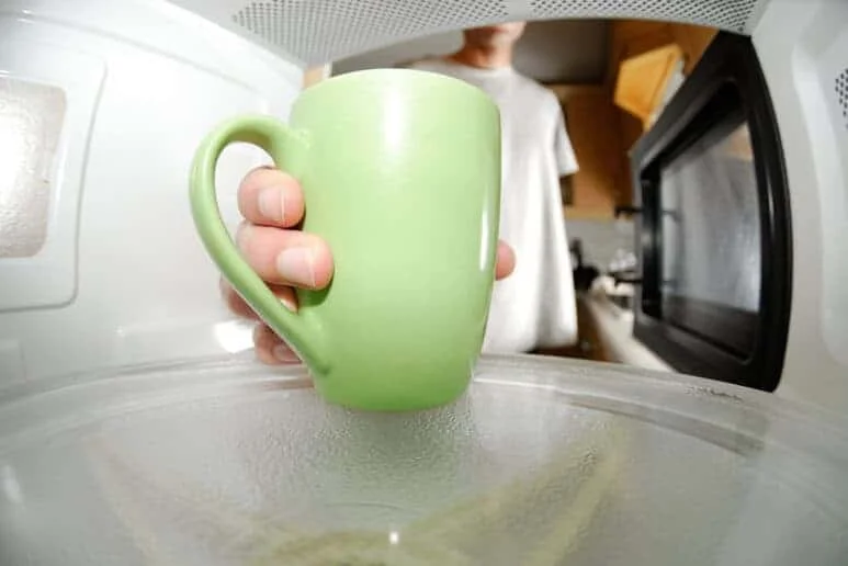 El impacto de calentar café en el microondas en su sabor y calidad