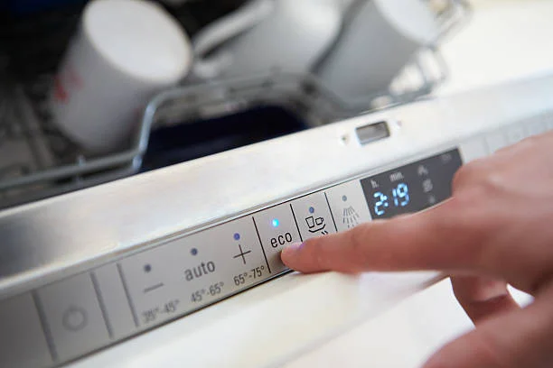 Cuánto consume el programa ECO del lavavajillas: datos imprescindibles