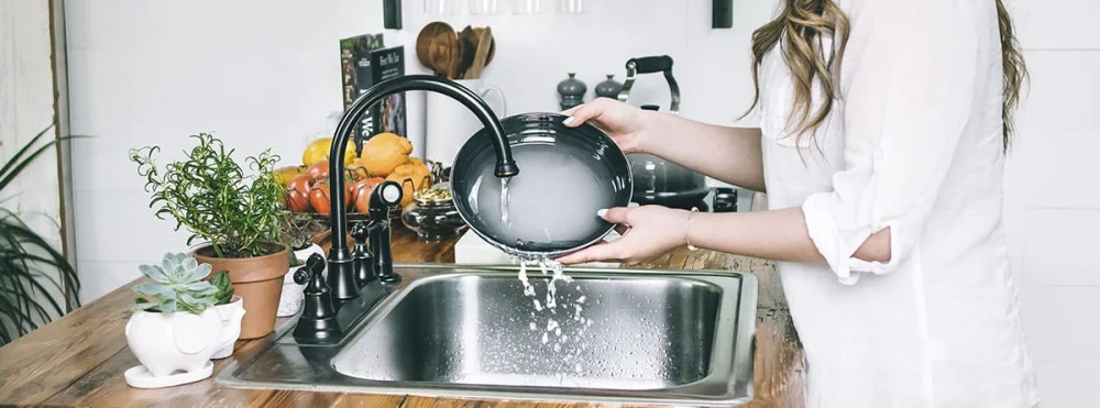 Conoce el consumo de agua al lavar los platos