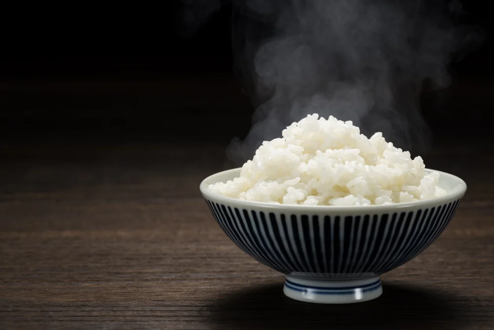 Trucos rápidos para recalentar arroz de ayer en el microondas