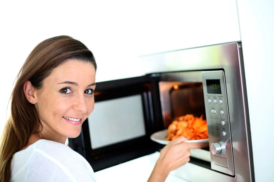 Tiempo ideal para calentar la comida en el microondas