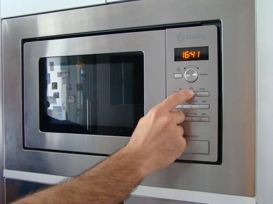 Consecuencias de abrir el horno microondas antes de tiempo