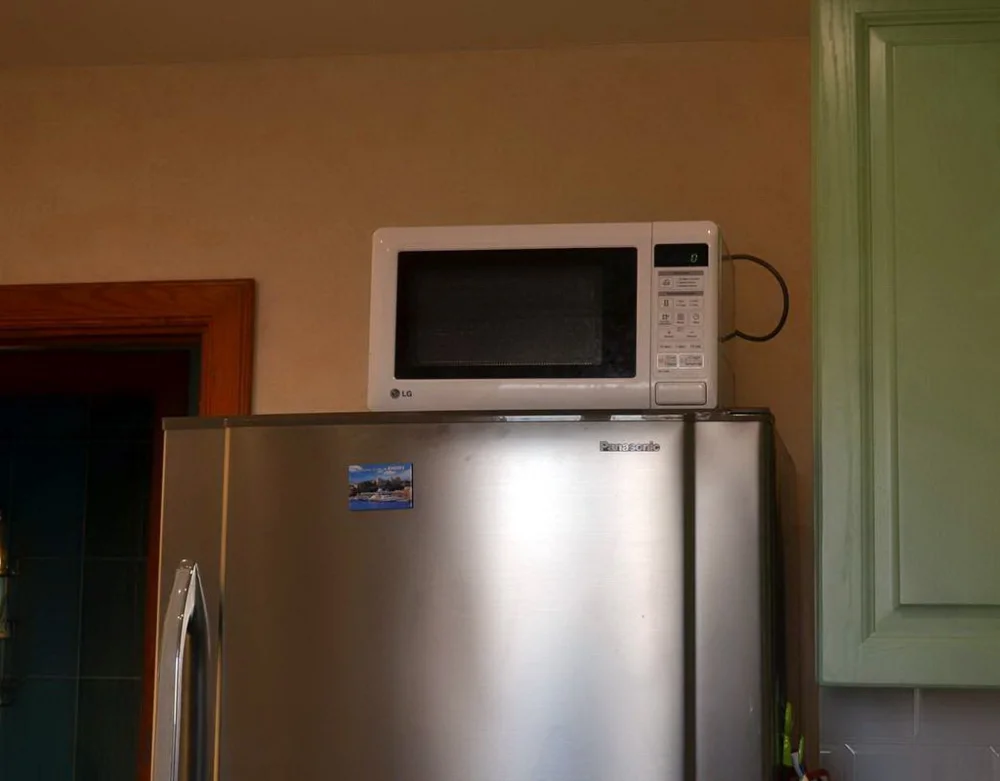 Los efectos de colocar el microondas cerca del refrigerador