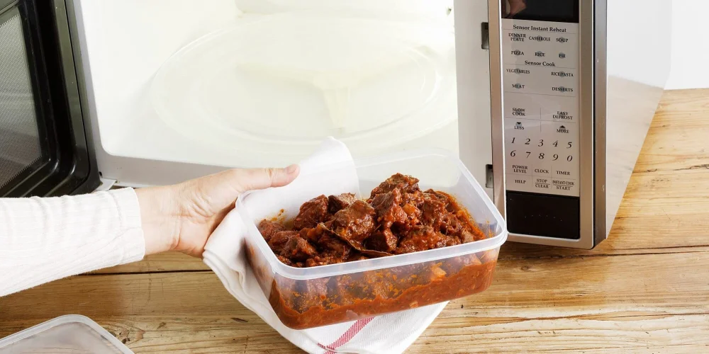 Cocinar la comida a diario en el microondas: ¿Consecuencias a considerar?