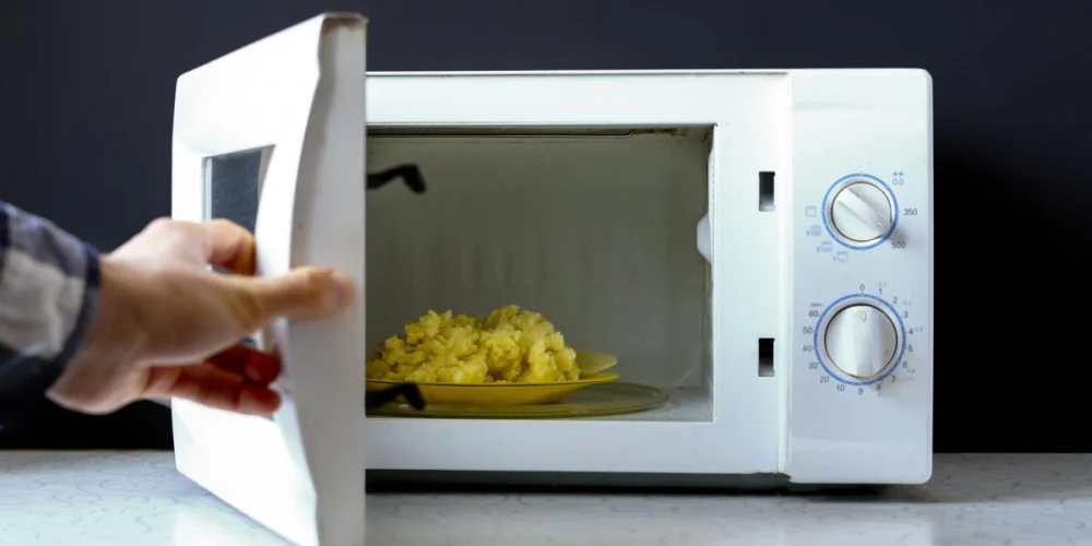 Recipiente seguro para microondas: descubre cuál evitar