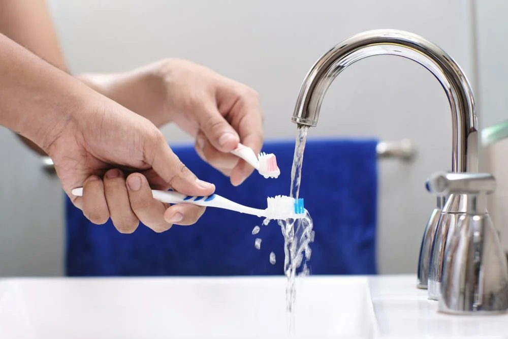 Formas para ahorrar agua al lavarse los dientes