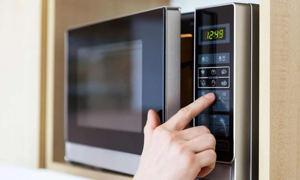 Convierte alimentos en minutos: trucos para aprovechar el microondas