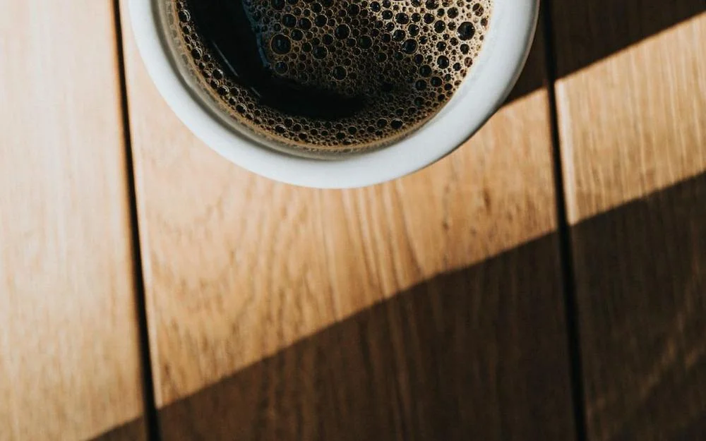 Tiempo adecuado para calentar el café en el microondas