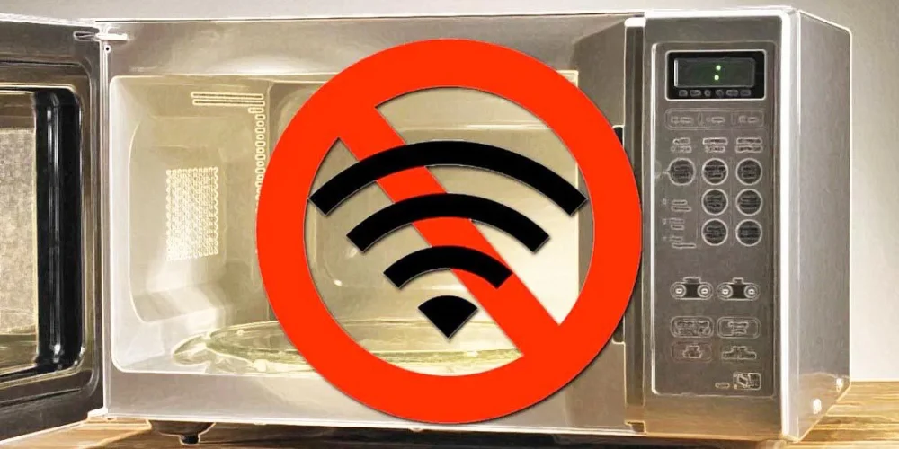 Los efectos de meter un teléfono en el microondas