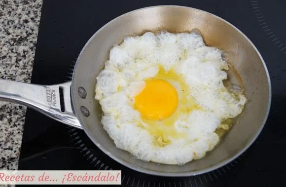 Qué ocurre al calentar un huevo frito en el microondas