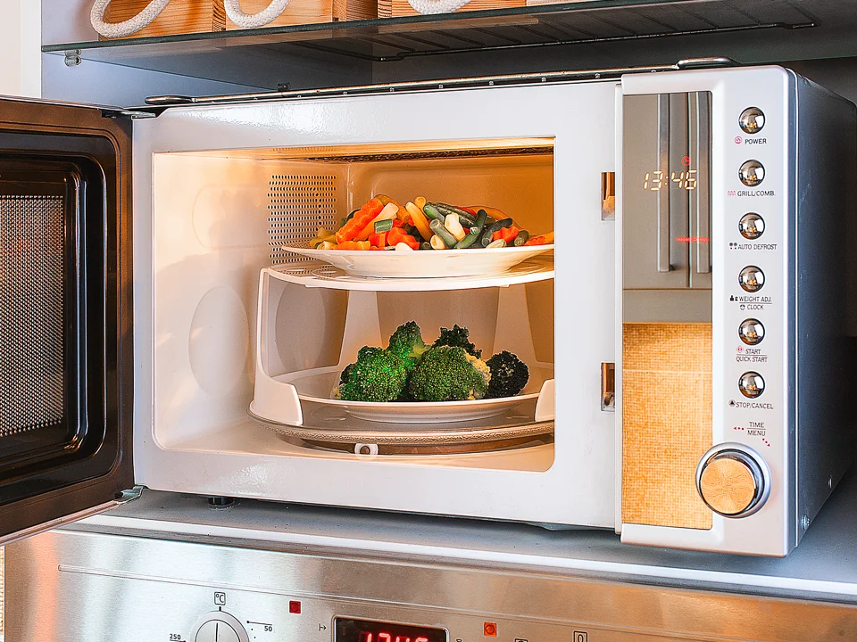 Beneficios y precauciones de sal en el microondas
