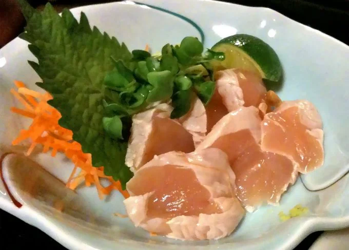 Peligros de cocinar pollo crudo en el microondas