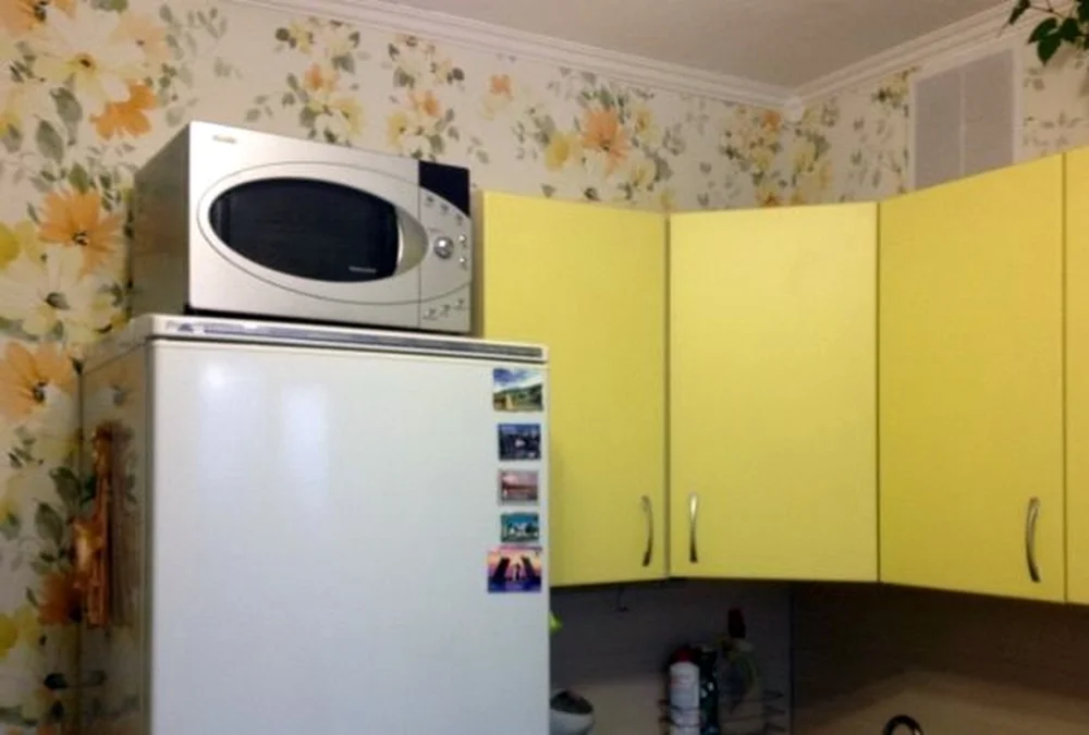 Consecuencias de colocar el microondas encima del refrigerador