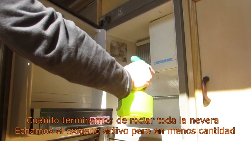 Trucos para eliminar el tono amarillento de la puerta de tu nevera