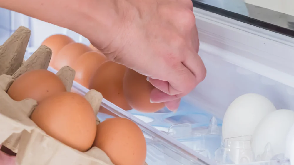 Por qué no se deben meter los huevos en la nevera