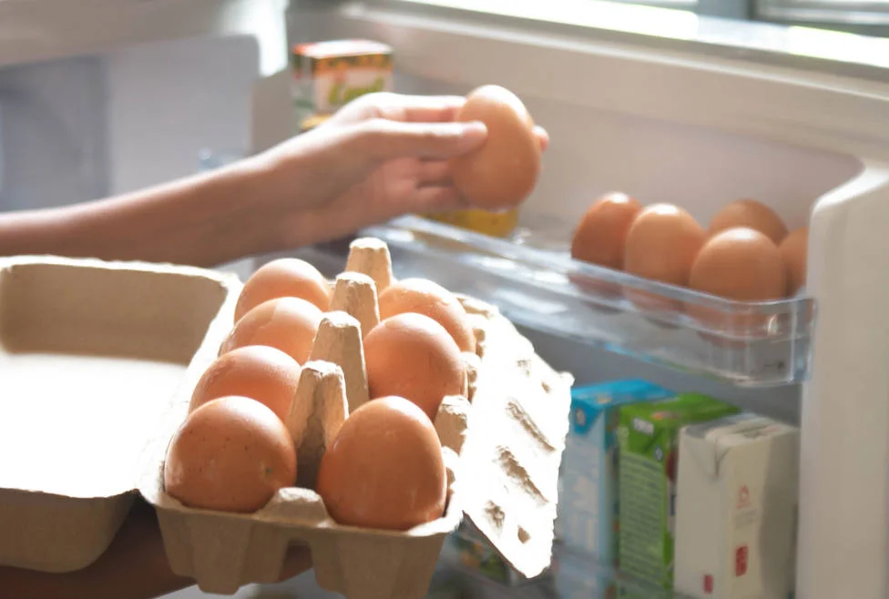 Por qué no guardar los huevos en la nevera