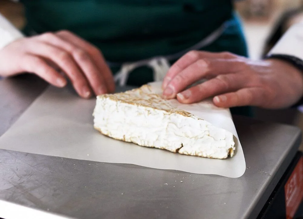 Qué sucede si no refrigeras el queso