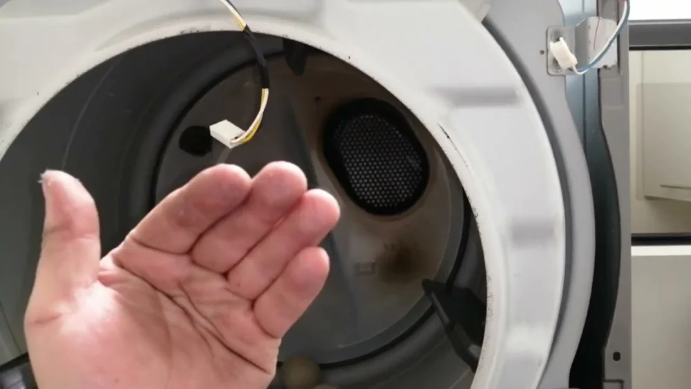 Cómo eliminar residuos quemados en una secadora de ropa