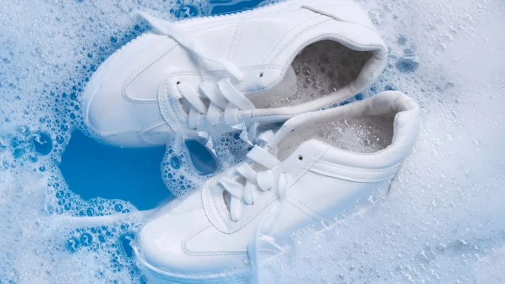 Seca tus tenis rápidamente sin usar secadora