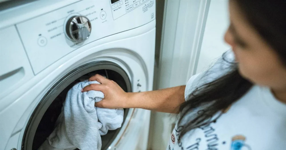 Efectos de dejar la ropa en la secadora por mucho tiempo