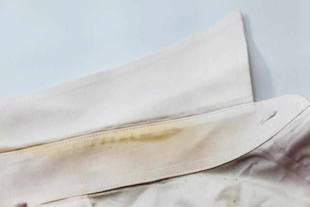 Por qué la ropa blanca se vuelve amarilla en la secadora