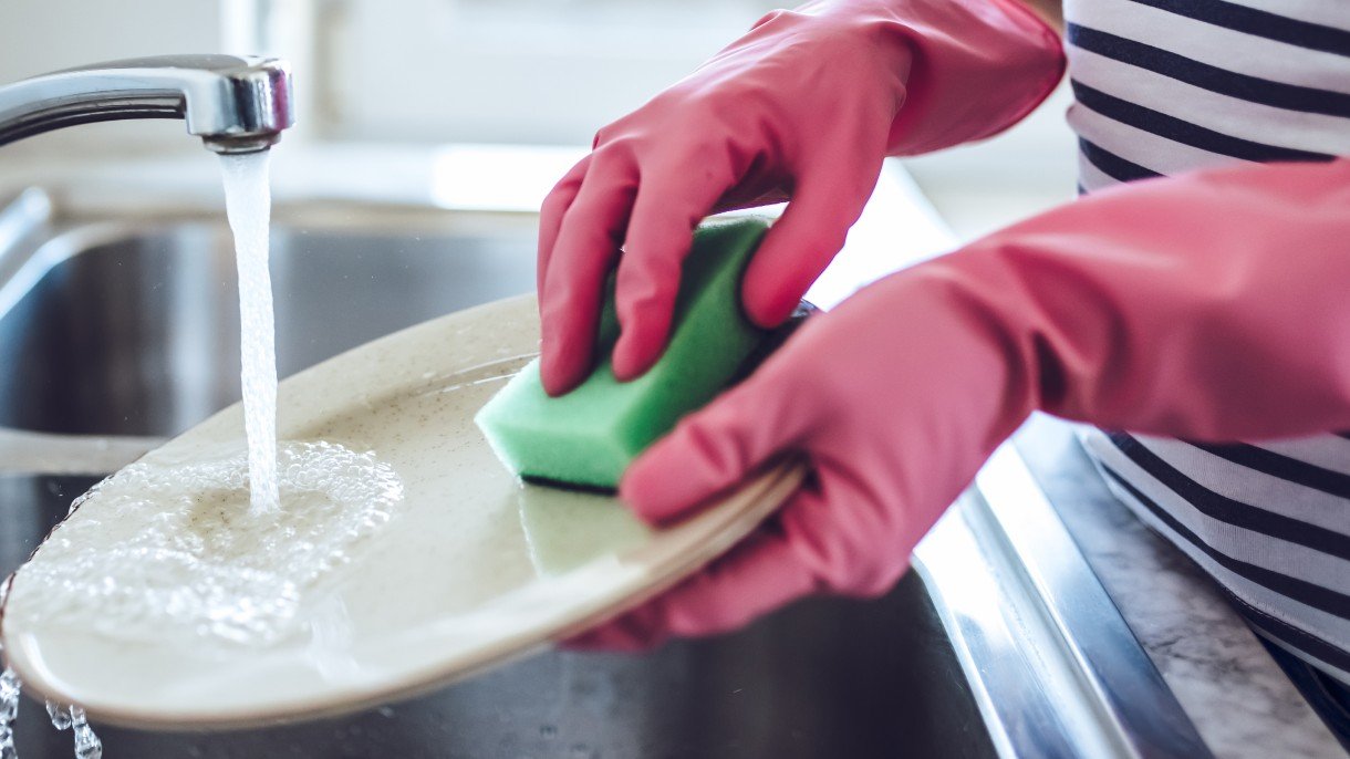 Consejos para desinfectar la esponja de lavar platos