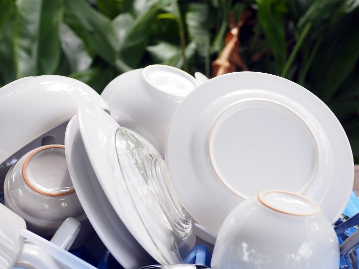 El orden correcto para lavar vasos y platos
