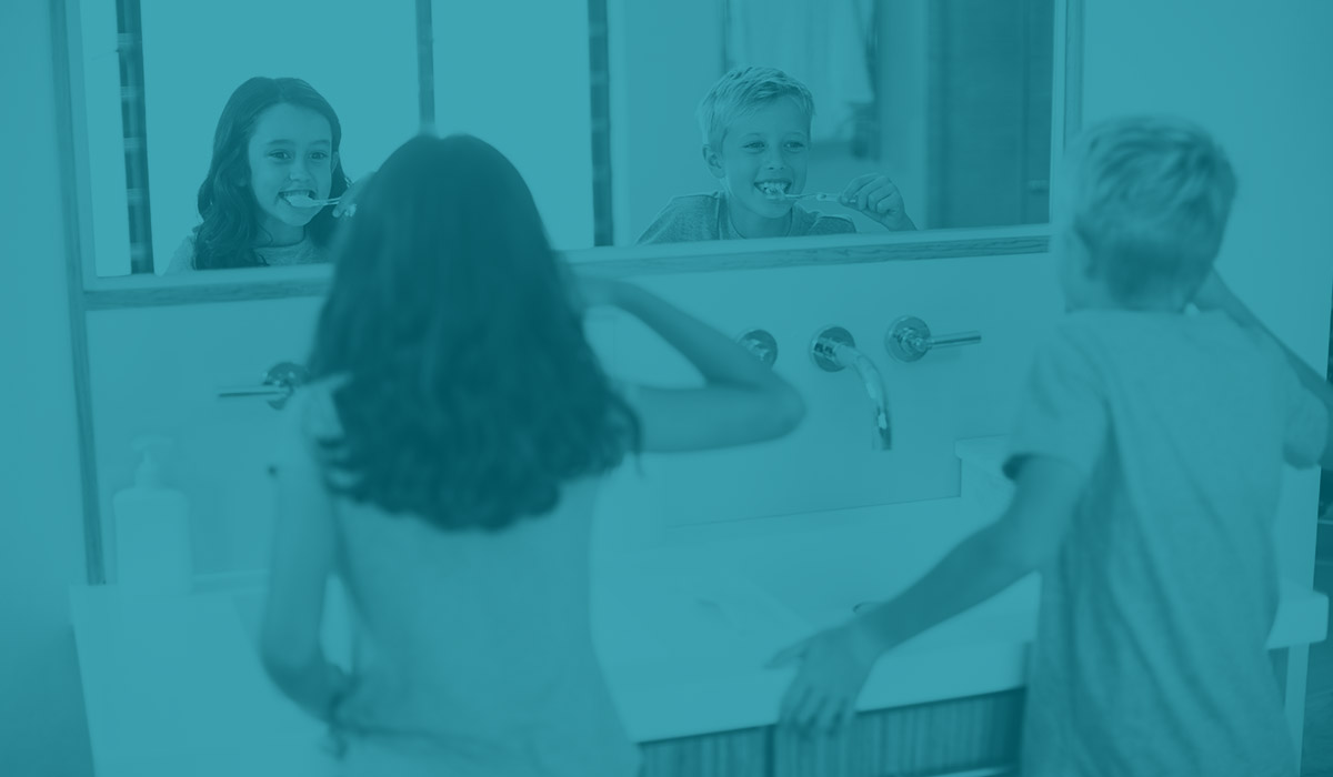 Errores comunes después de cepillarse los dientes que debes evitar